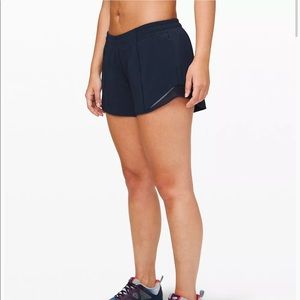 LULULEMON Hotty Hot low rise shorts 4” lined